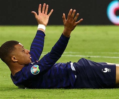 mbappe nude|Mbappé de cueca .